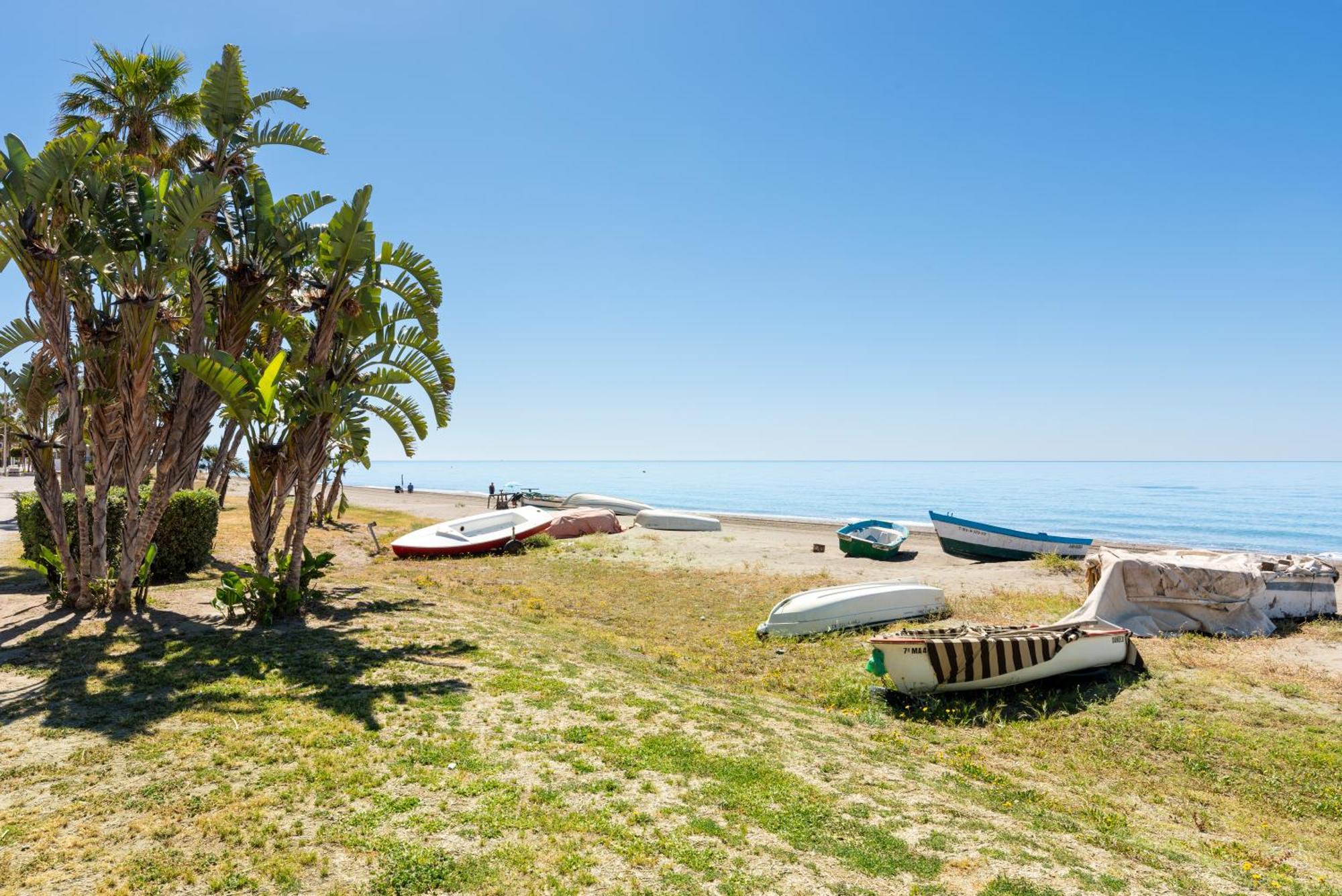 Wintowinrentals 1ª Linea De Playa, Parking Y Wifi Rincón de la Victoria Eksteriør billede