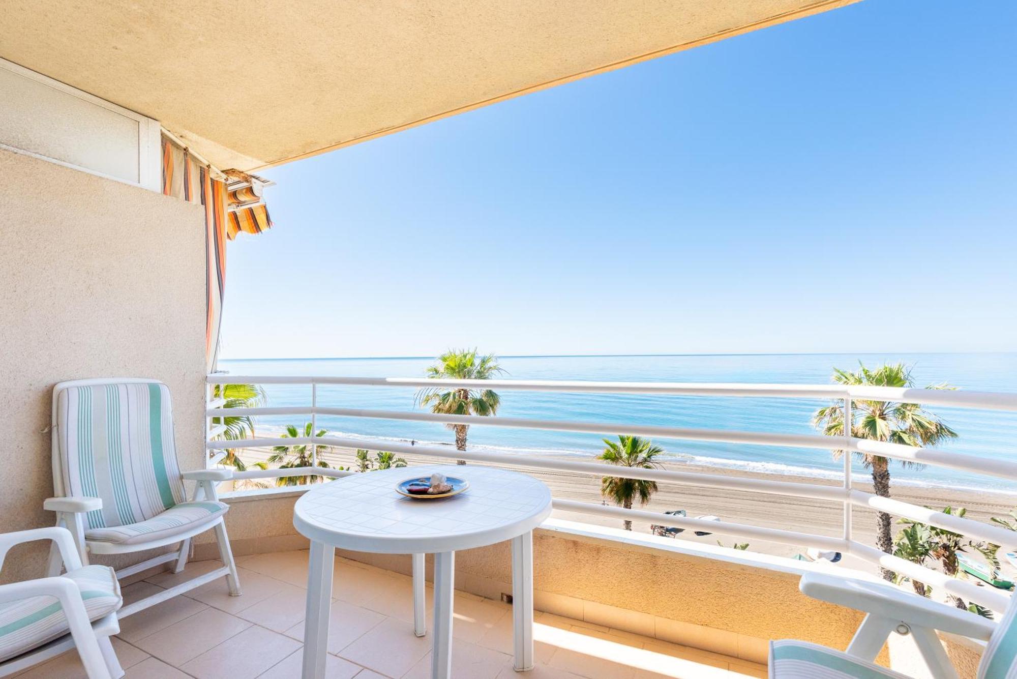Wintowinrentals 1ª Linea De Playa, Parking Y Wifi Rincón de la Victoria Eksteriør billede